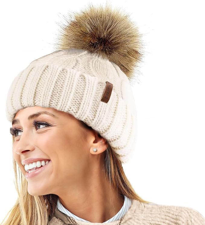 gorros-de-pompon-imagen-1-1 Descubre los Mejores Gorros de Invierno que te Mantendrán Caliente y con Estilo